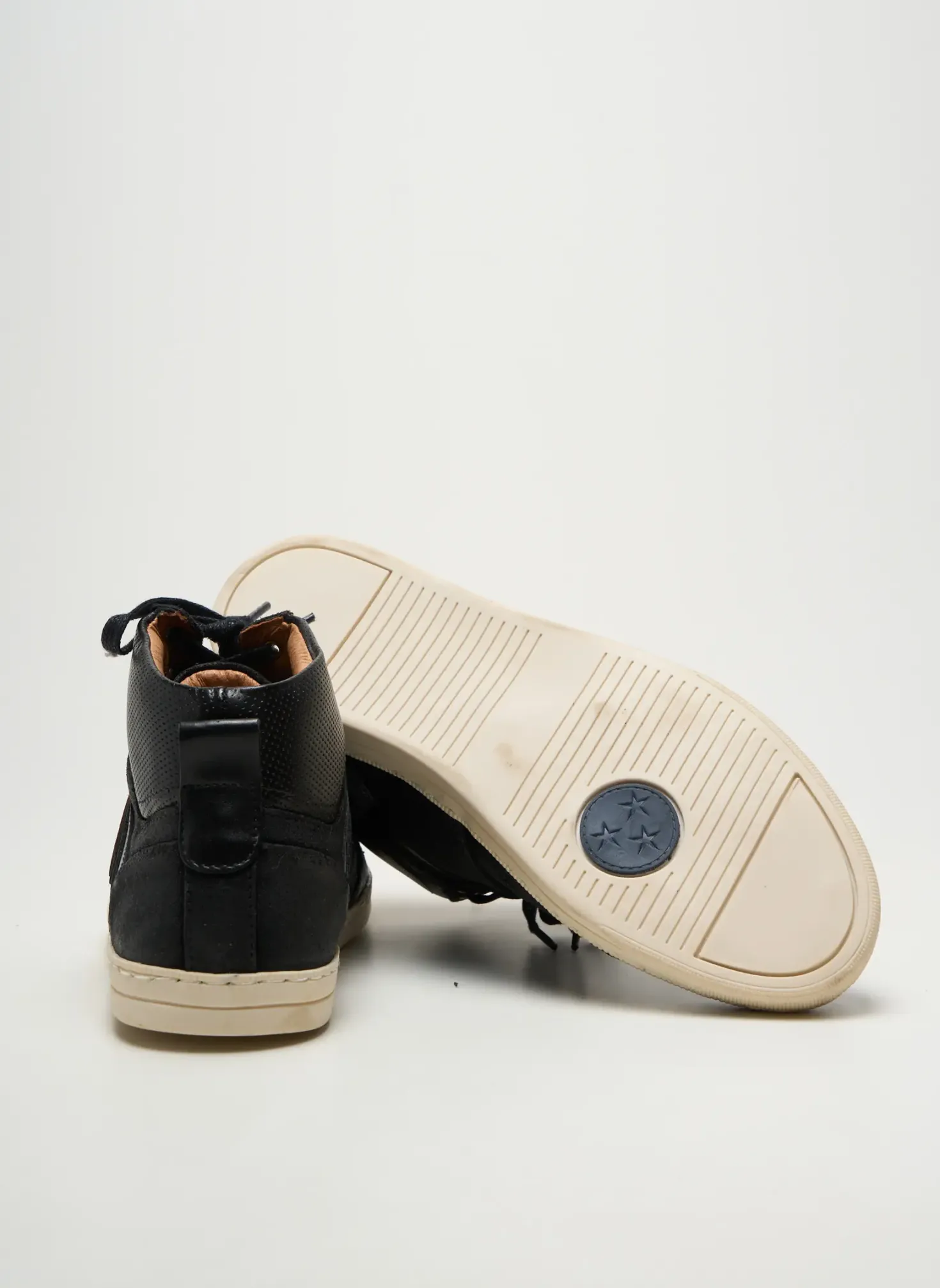 Baskets Medellin Noir Bout Rond