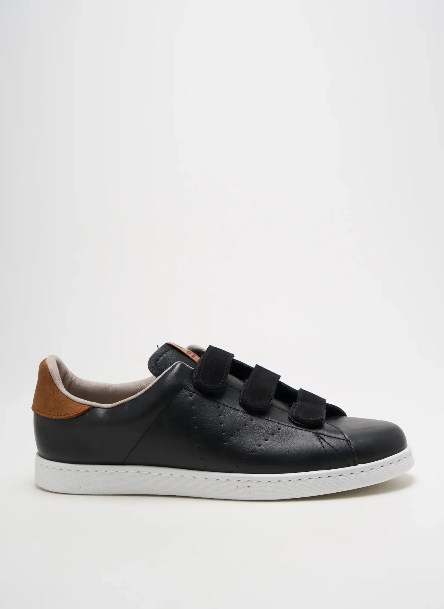 Baskets Victoria Noir Talon Plat Jusqu'à 3cm