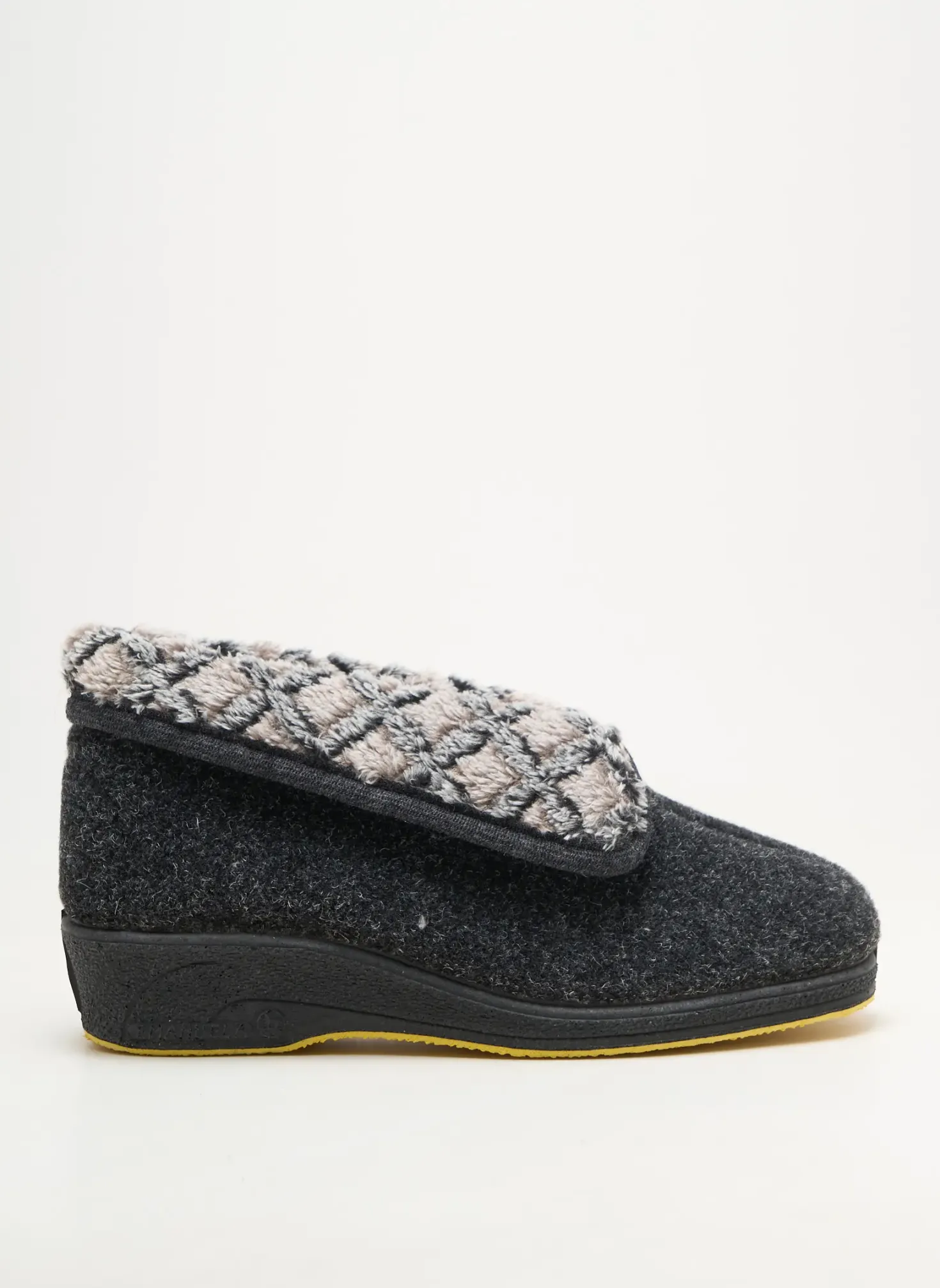 Chaussons/pantoufles Emanuela Gris Talon Plat Jusqu'à 3cm
