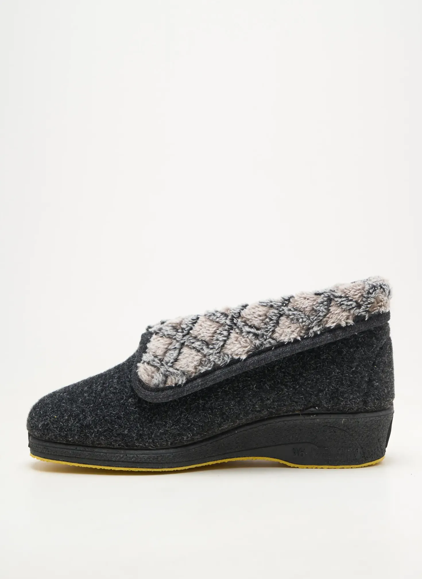 Chaussons/pantoufles Emanuela Gris Talon Plat Jusqu'à 3cm