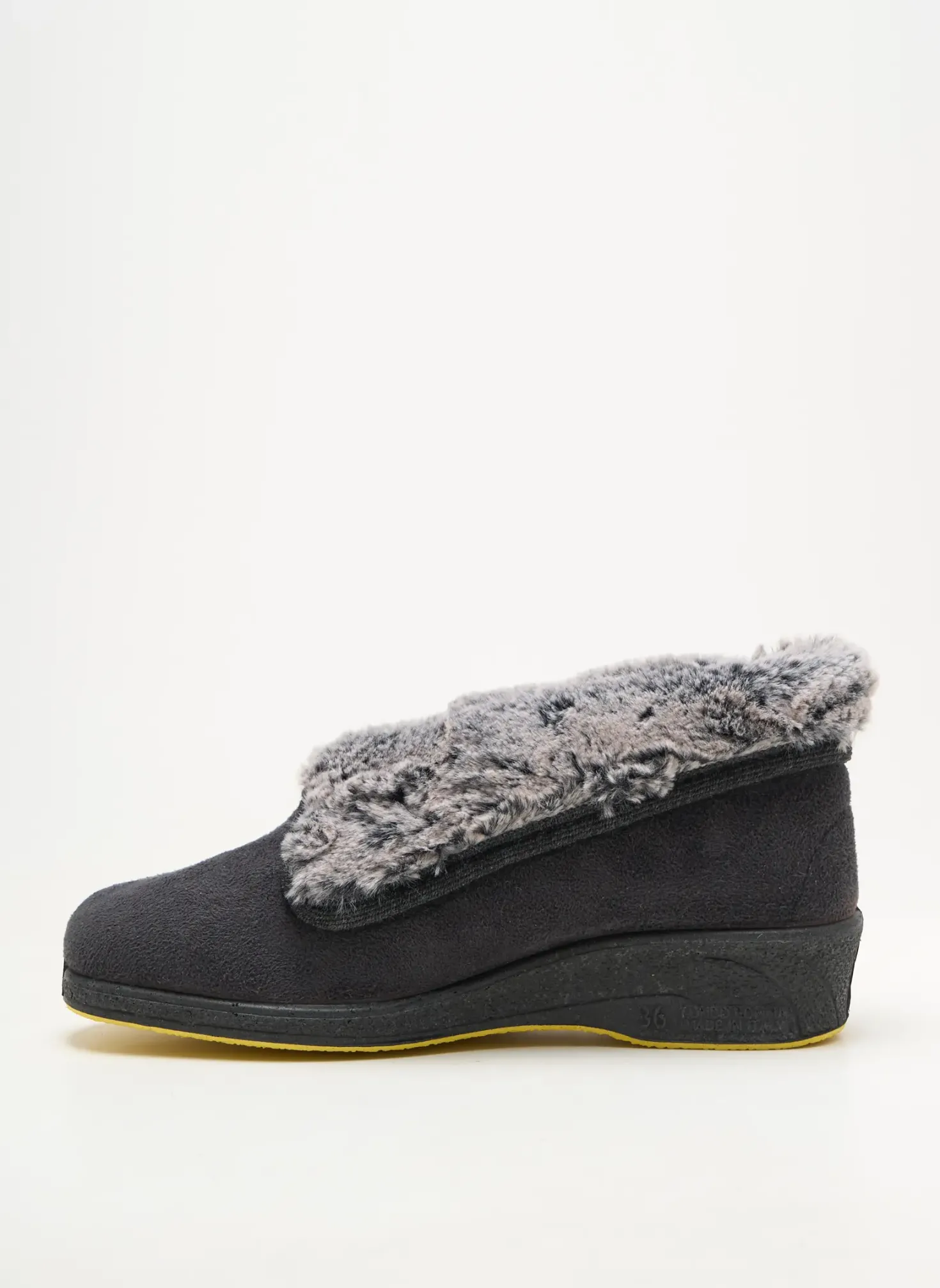 Chaussons/pantoufles Emanuela Gris Talon Plat Jusqu'à 3cm