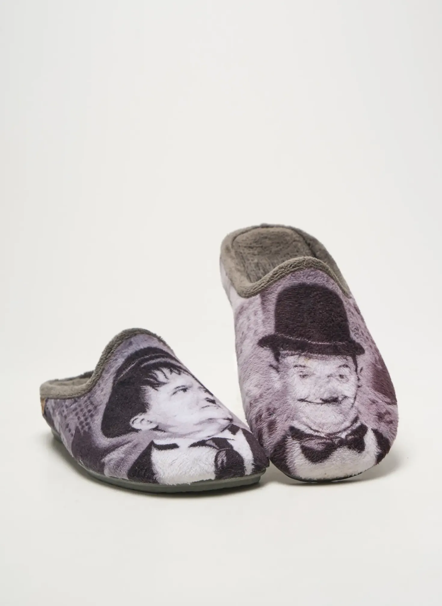 Chaussons/pantoufles La Maison De L'espadrille Gris Bout Rond