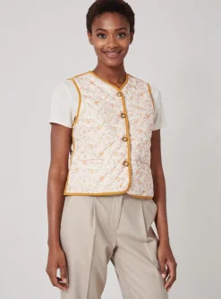 Gilet Sans Manche In April 1986 Beige