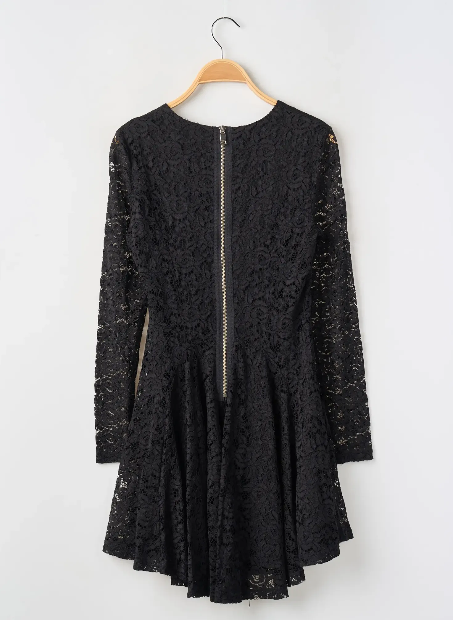 Robe Courte Chicwish Noir Manches Longues