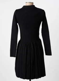 Robe Courte In April 1986 Noir Manches Longues