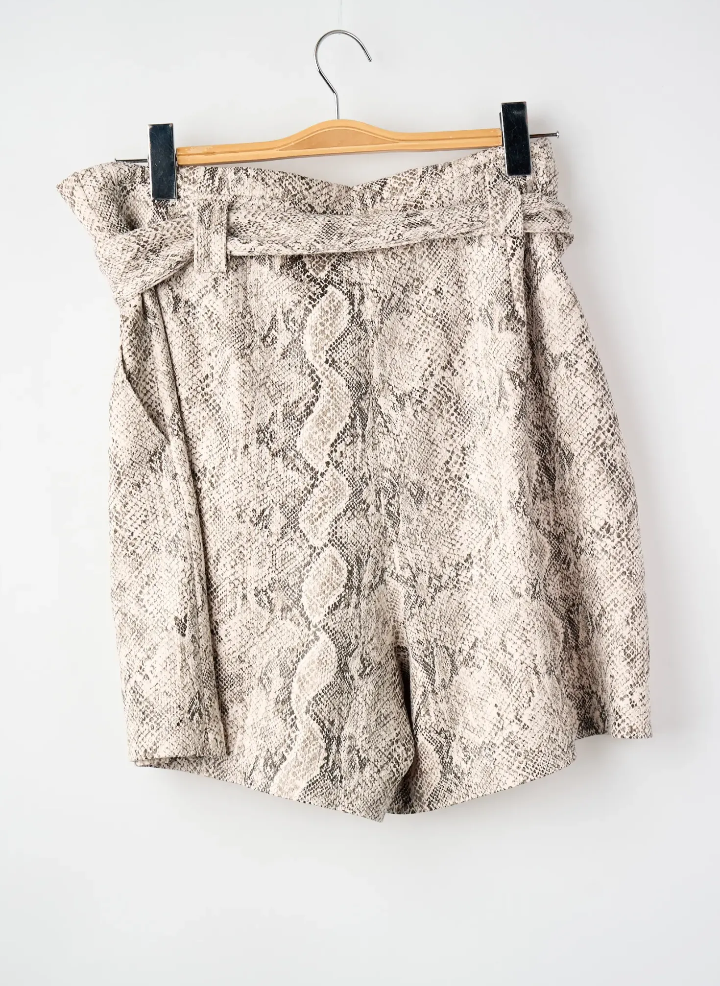 Short Only Beige