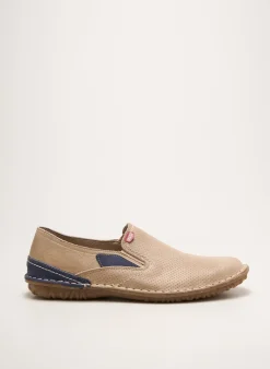 Slip Ons On Foot Beige Bout Rond